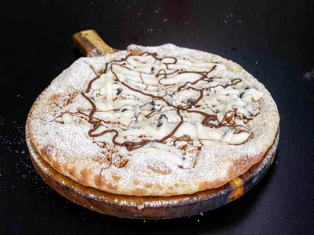 Cannoli Pizza (Large).